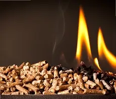 Pellets brennen mit gelber Flamme